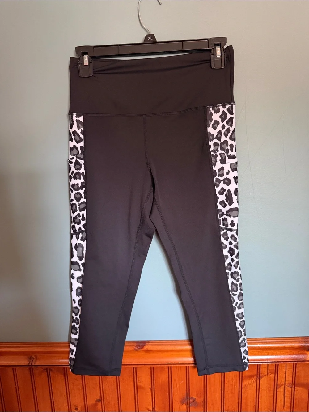 Women Black Leggings with Leopard Side Panels crop style never worn
